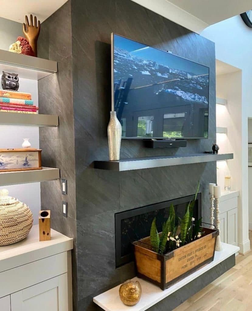 Wohnzimmer mit Kamin – Schiefer