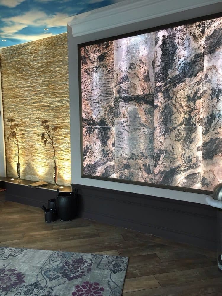 Hinterleuchtete Wand – Lichtdurchlässiger Schiefer